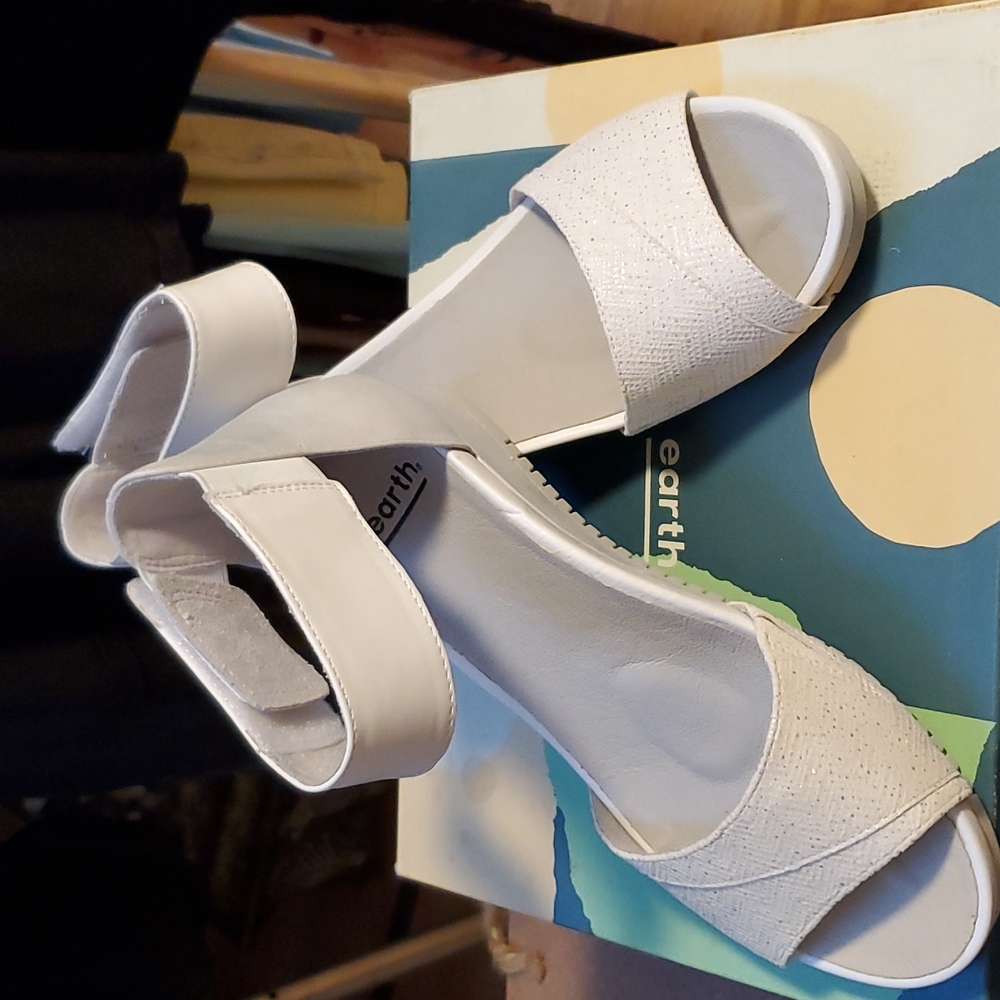 Earth Ficus Sagittarius offwhite leather wedge sandal